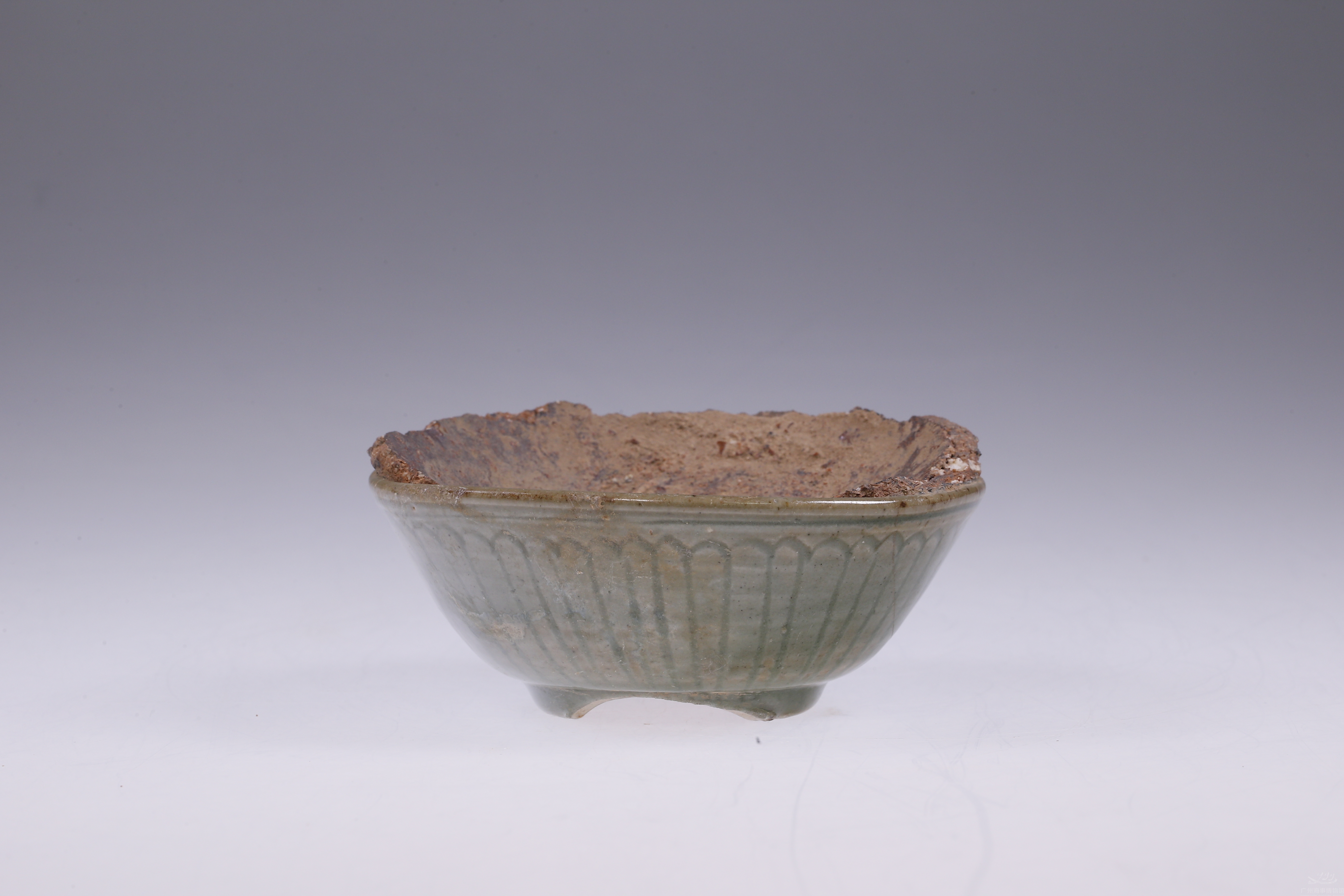 陶胎染付 菊花 小碗 Sold at Auction: 宋耀州窑青绿釉线绘云鹤纹镂雕菊花夹层碗Song